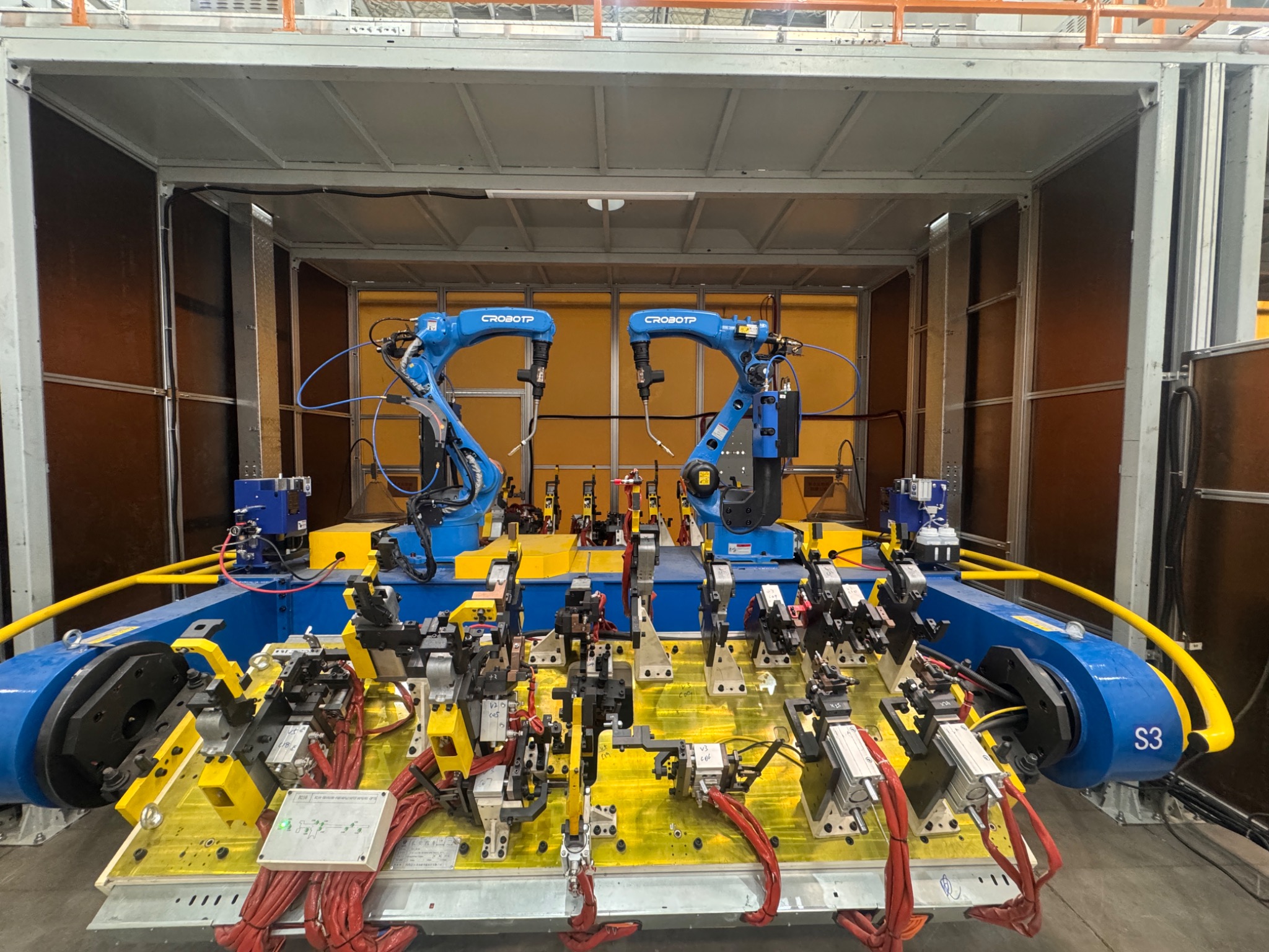 Medium and heavy payload handling robots